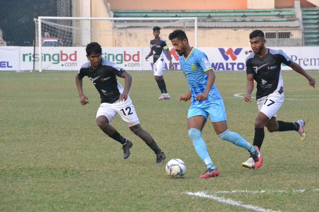 https://beta.bff.com.bd/images/cms/news/Bashundara_Kings_defeats_Abahani_Ltd._Dhaka-27-01-2021-06-34-071911.jpg